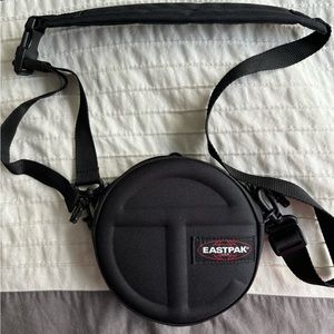 Eastpak x Telfar Circle Bag - Black